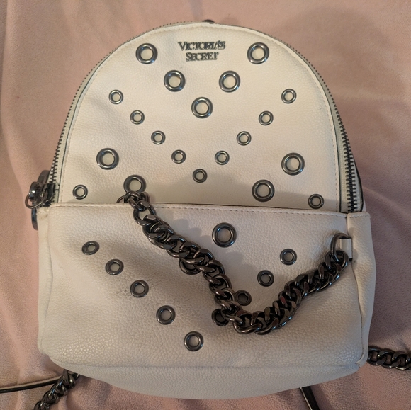 Victoria's Secret Grommet City White Purse Backpack with Chain Detail - Picture 4 of 7